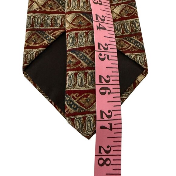 The Metropolitan Museum Of Art All Silk Greek Patterned Necktie Made in Canada - Picture 8 of 9